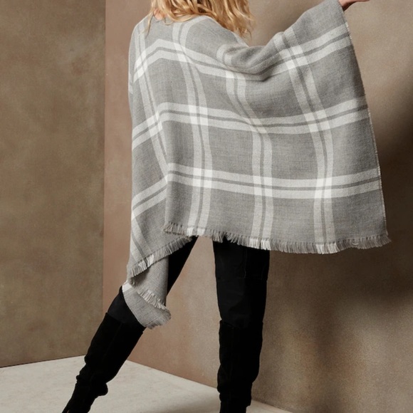 Banana Republic Factory Grey White Plaid Poncho NWT - Picture 6 of 8